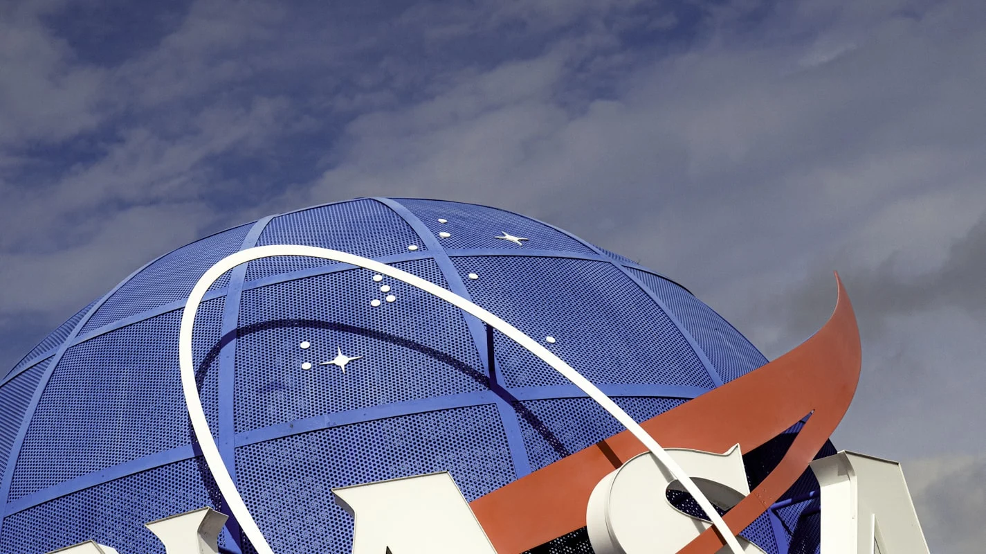 O que a NASA quer descobrir com Pandora | Podcast Parintins Telescópio espacial Pandora analisando a luz de uma estrela para estudar a atmosfera de um exoplaneta