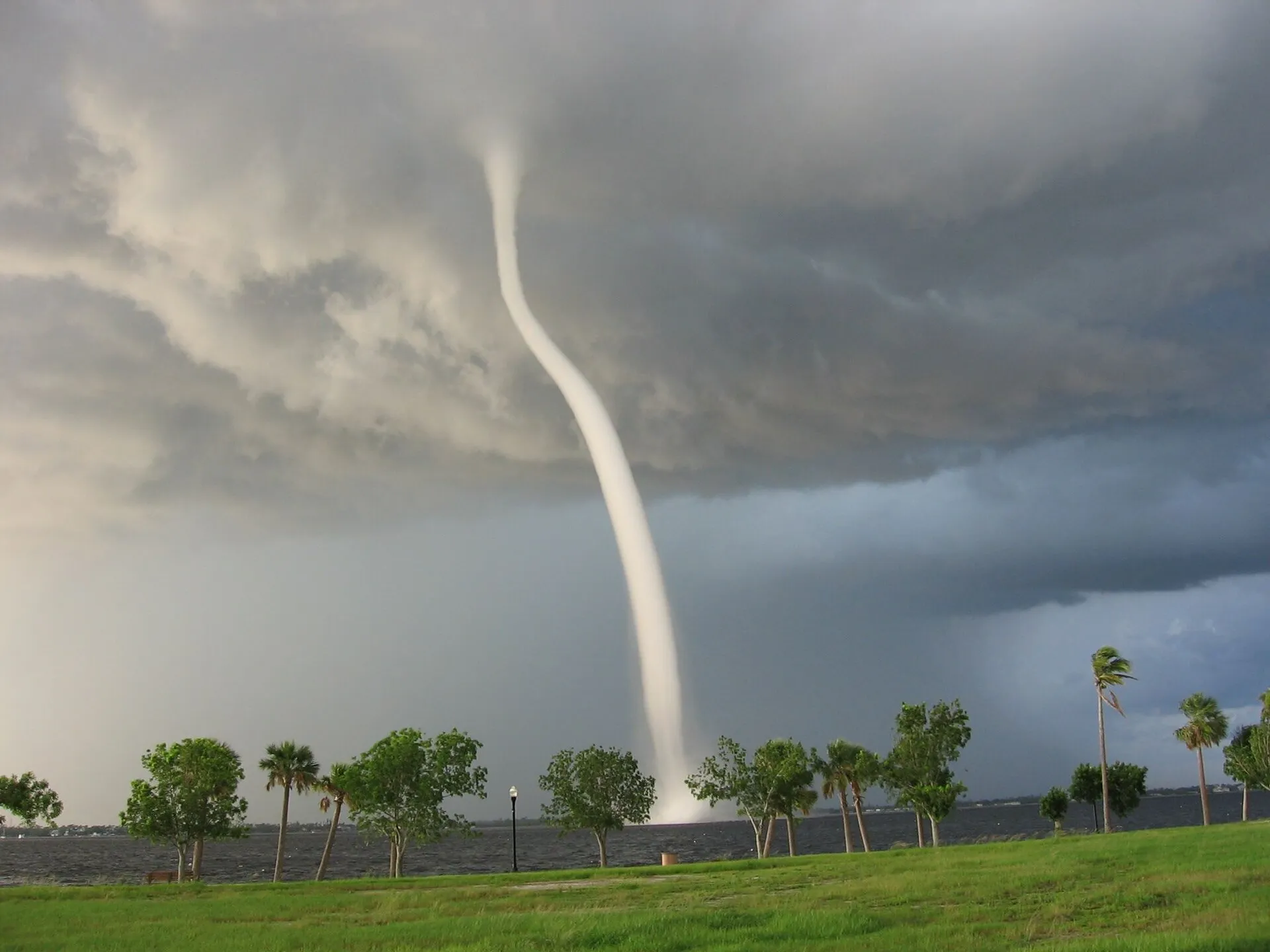 1920px Punta Gorda waterspout
