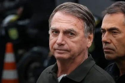 Dia dos Pais Moraes nega visita dos filhos a Bolsonaro e Flavio reage