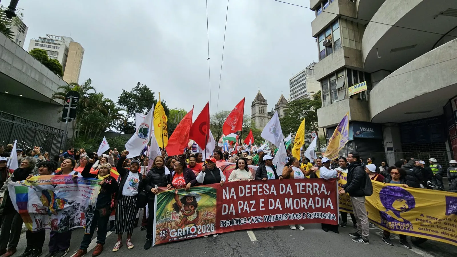 Manifestantes participam do Grito dos Excluídos e Excluídas de 2026 em São Paulo